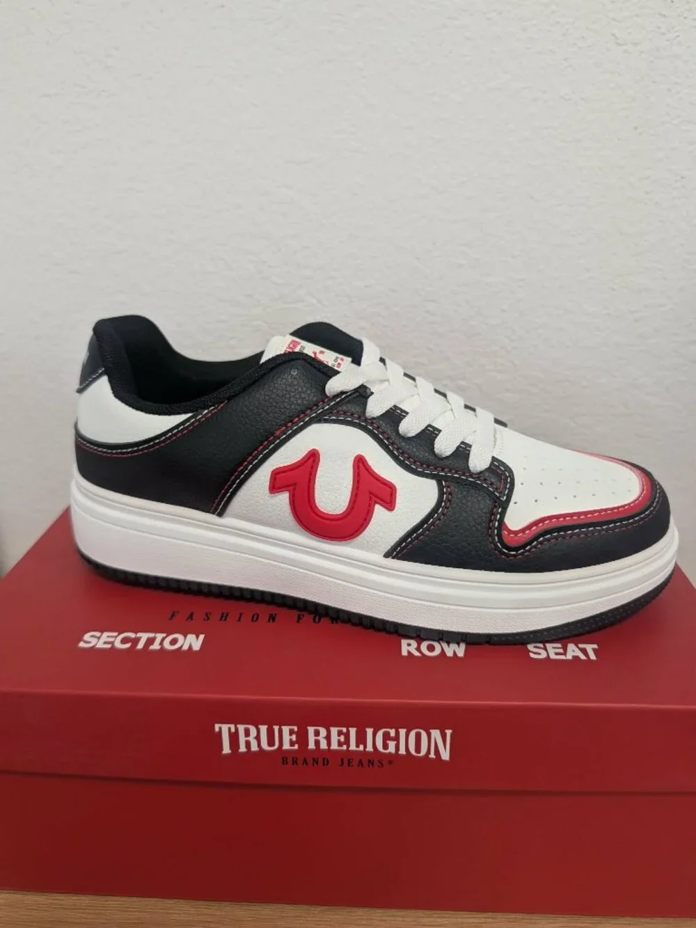 True Religion Flo Sneaker Size 8 Women - O
